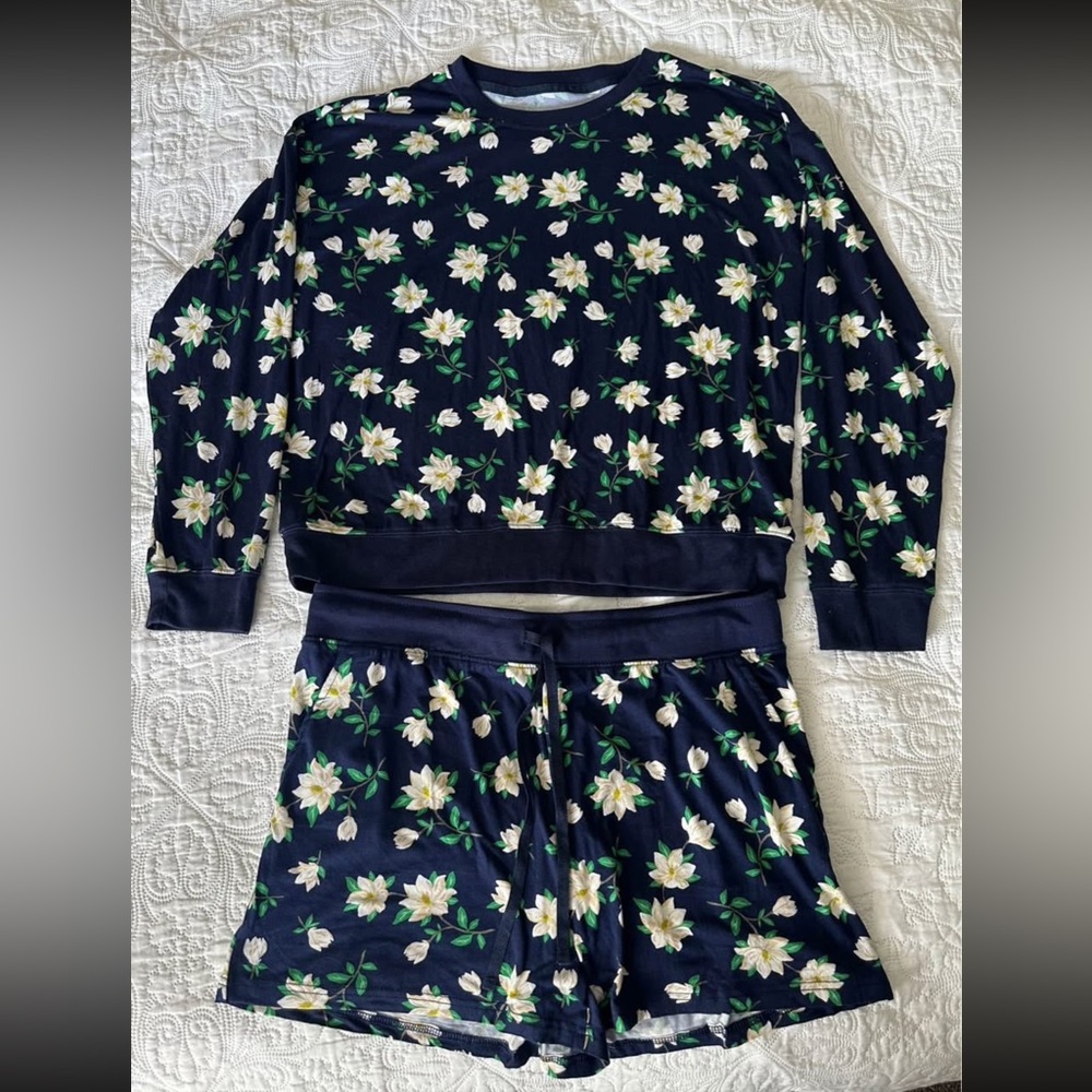 Draper James Hydrangea Pajamas- Navy and White